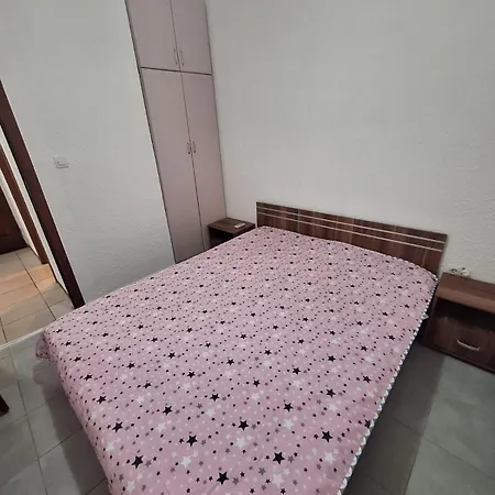 Tisa Apartment *